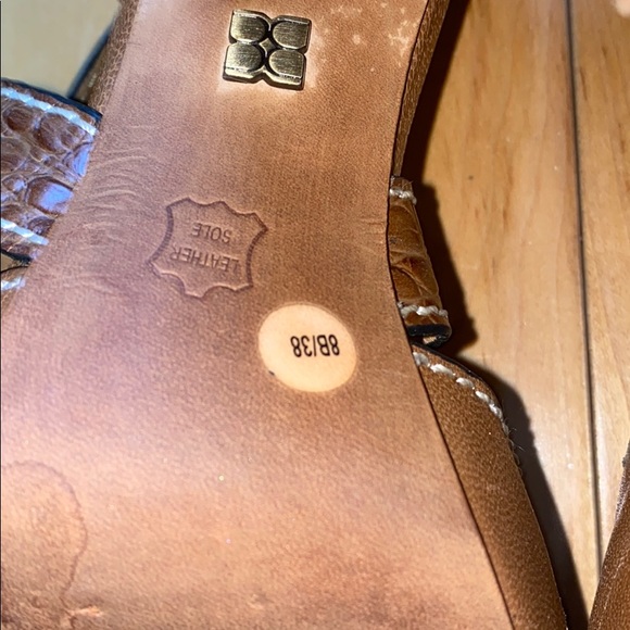 BCBG heels - Picture 5 of 6